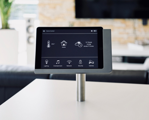 iPad Halterung viveroo free flex in Küchenarbeitsplatte montiert.