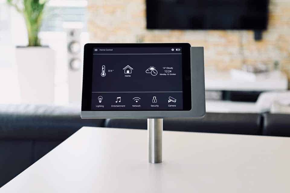 Der viveroo free flex iPad Halterung. Der Halter ist mit oder ohne Standfuß zu erwerben und kann je nach Auswahl sowohl ortsunabhängig als auch fest installiert werden.
