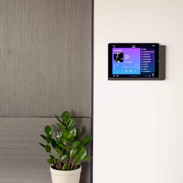 viveroo free iPad wall mount in anthracite mounted horizontally