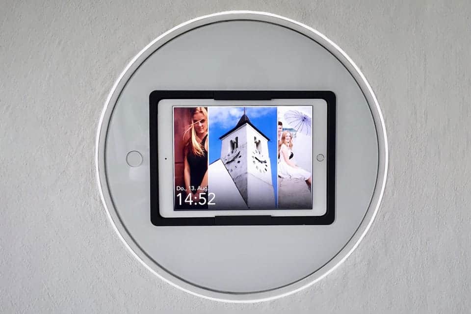 Der viveroo loop iPad Wandhalter mit Stromversorgung, stellt sicher, dass das iPad immer geladen und einsatzbereit ist.