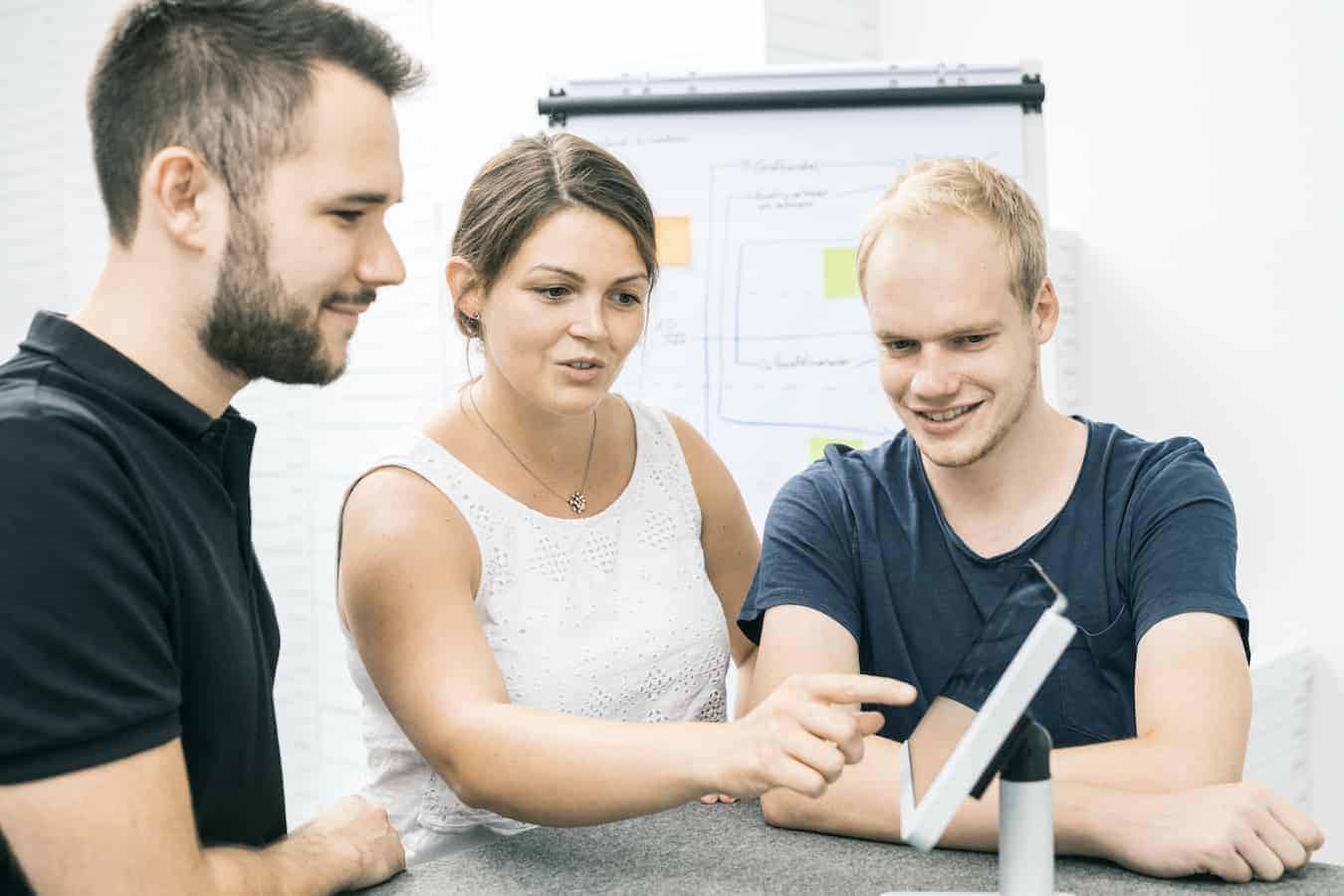 Das viveroo Team setzt auf langfristige Partnerbeziehungen und steht im engen Kontakt mit den Kunden um die iPad Halterungen stetig zu optimieren.