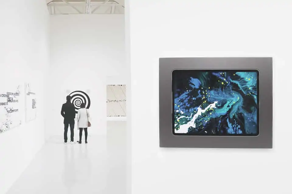 iPad Pro wall mount flush viveroo level in a painting exhibition