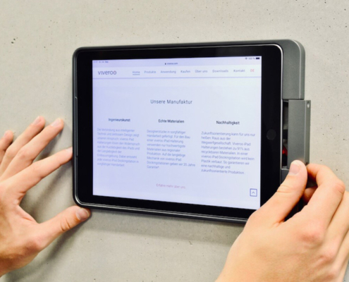 Viveroo one in Anthrazit iPad Wandhalterung mit Ladefunktion aus Metall